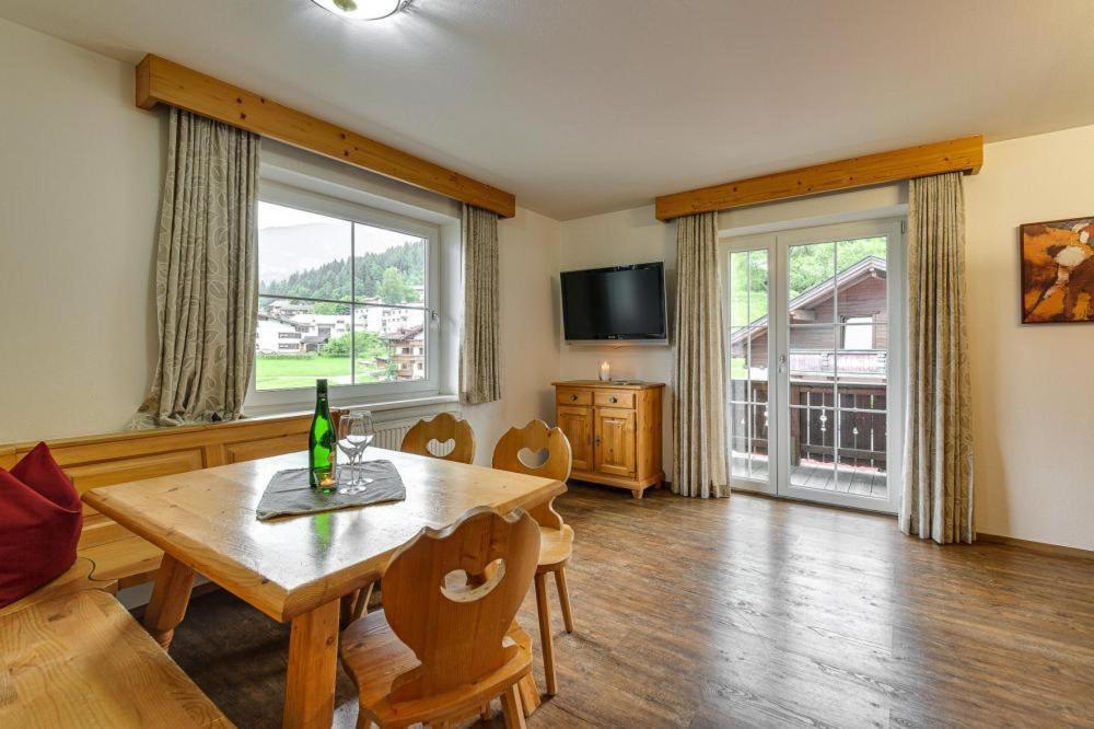 Apartment In Fuegen With A Shared Wellness Esterno foto