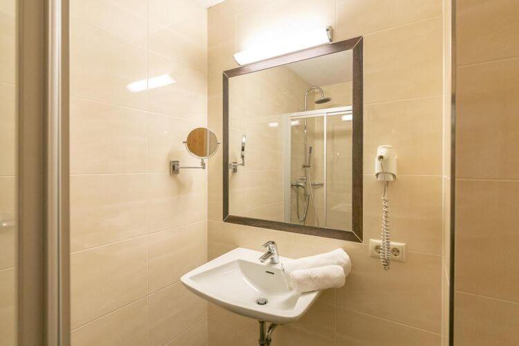 Apartment In Fuegen With A Shared Wellness Esterno foto